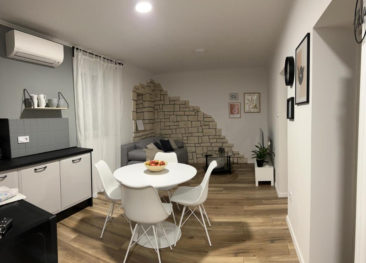 Cinderella Apartment With Free Parking Πούλα Εξωτερικό φωτογραφία